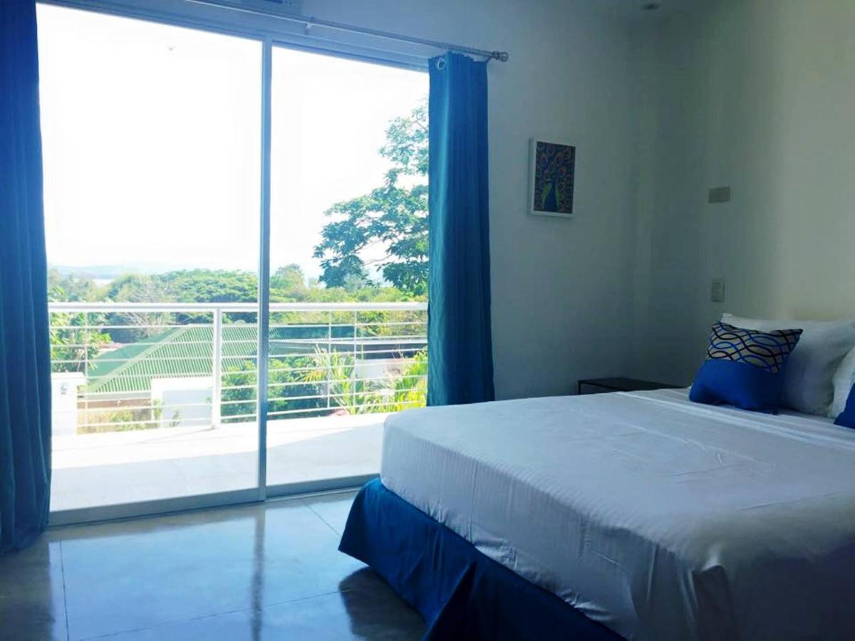Paboreal Boutique Hotel Puerto Princesa Стая снимка
